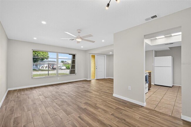 Building Photo - 430 Sunnyside Dr