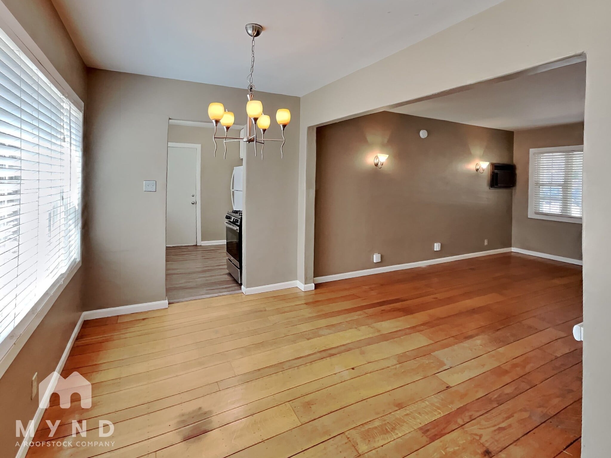Building Photo - 2141 Royal Oaks Dr