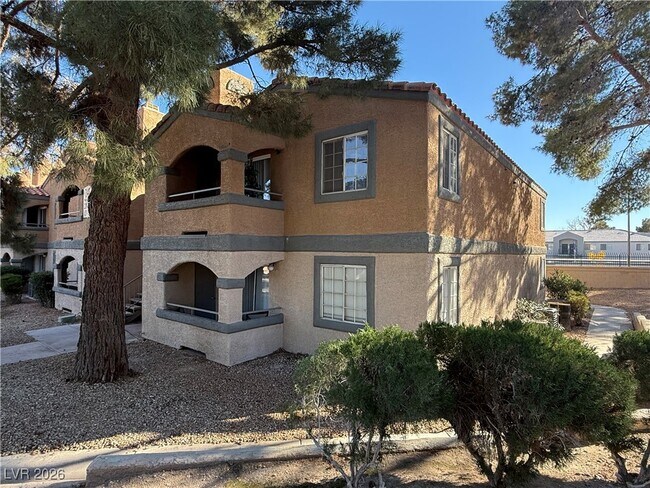 Building Photo - 240 Mission Catalina Ln