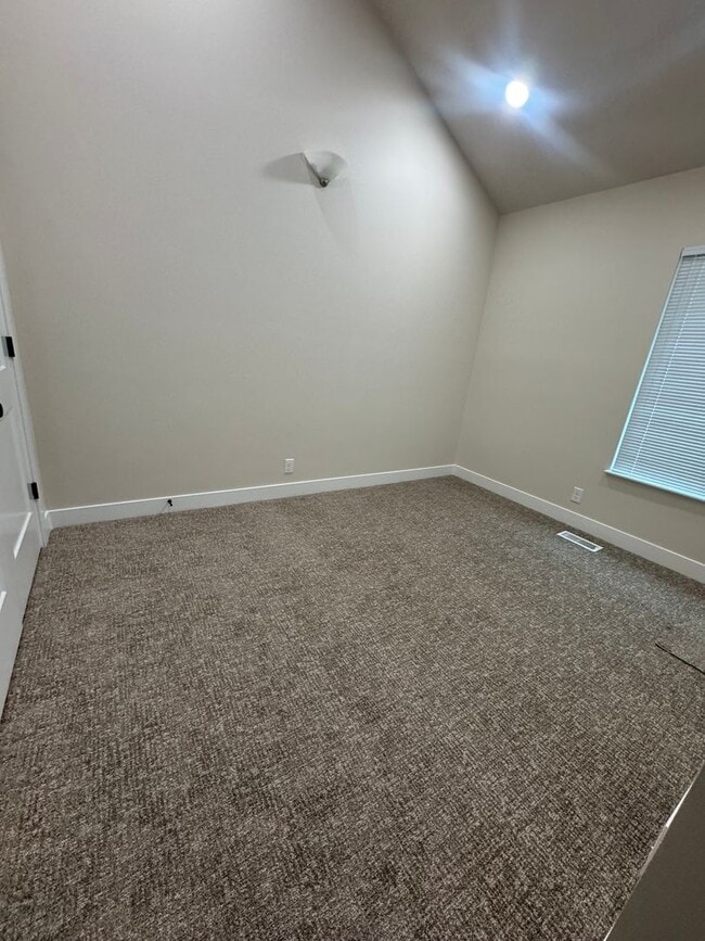 Building Photo - Beautiful Cottonwood Heights Duplex!