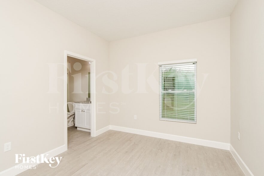 Building Photo - 124 Lamarque St