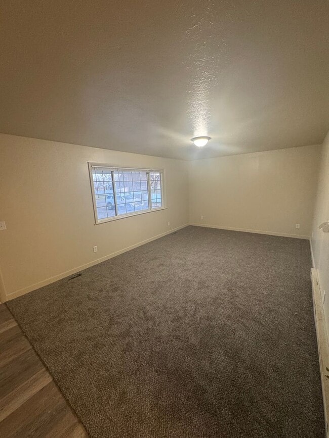 Building Photo - 3 bedroom, 2 bath Single Family Home, Vernal