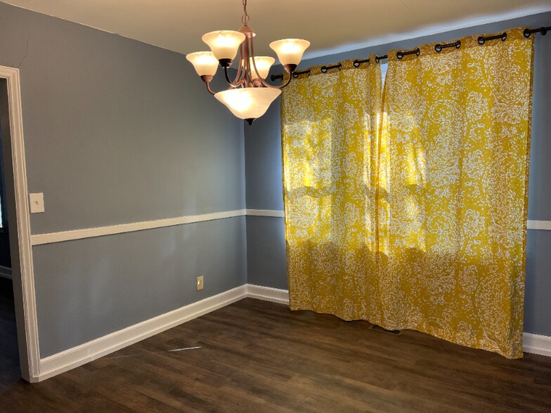 Building Photo - 3089 Highpoint Dr