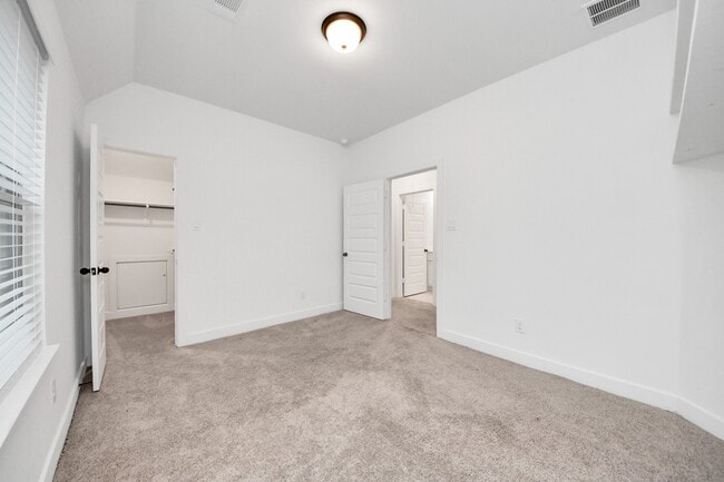 Building Photo - 20926 White Rock Crk Dr