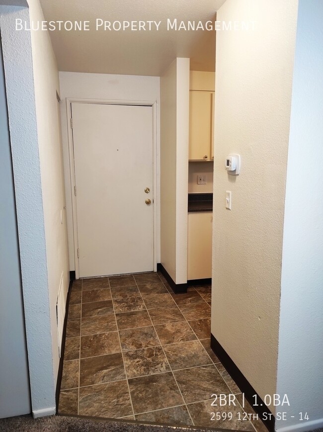 Building Photo - 2 Bedroom in South Salem - Apply Now!