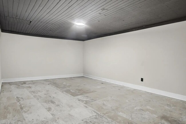 Building Photo - 124 N Mecklenburg Ave