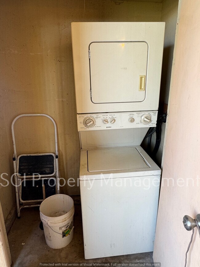 Building Photo - 3131 W Cochise Dr