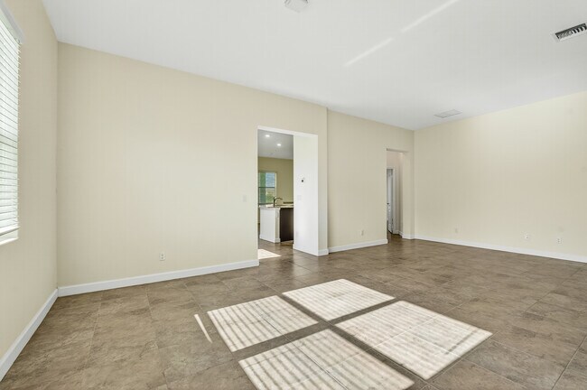 Building Photo - 1769 Berskshire