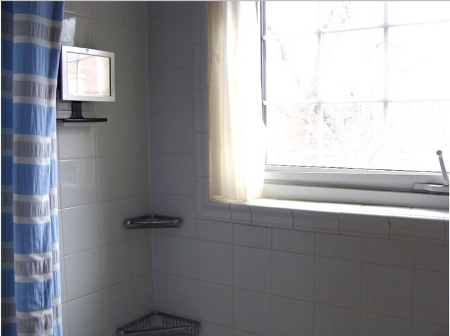 Building Photo - Heat, Hot Water Included, Parking Included.