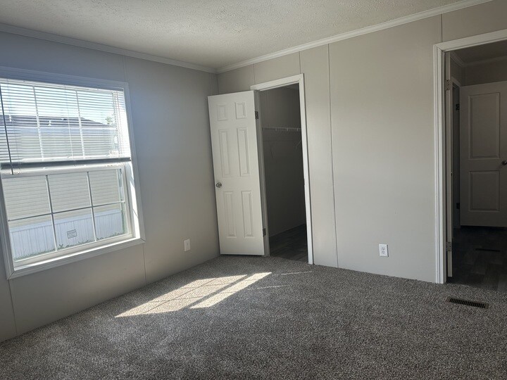 Building Photo - 38041 Chilver Ave