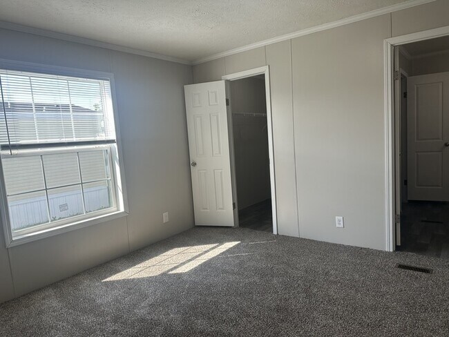 Building Photo - 38041 Chilver Ave