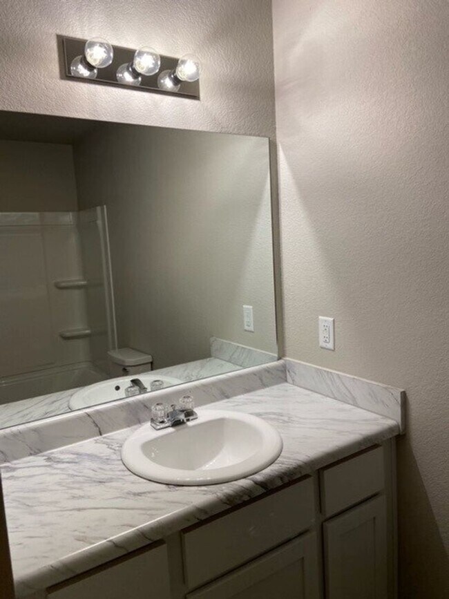Building Photo - *NOW PRELEASING* Comfortable Three Bedroom | Two Bath Home in Conrad Court