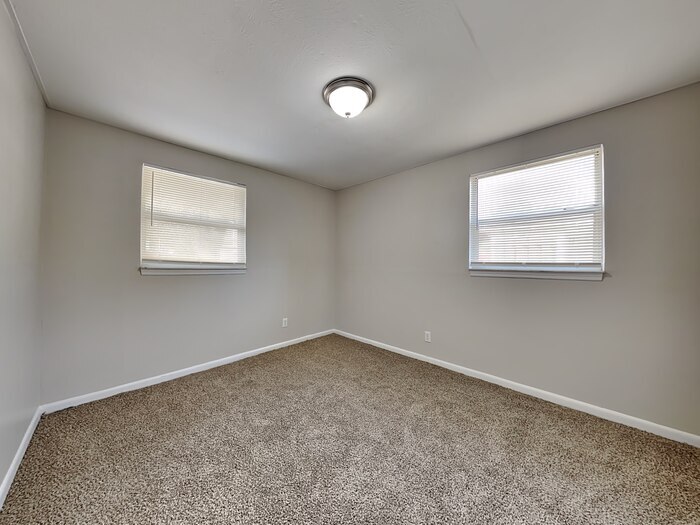 Building Photo - 5916 Ensenada Rd