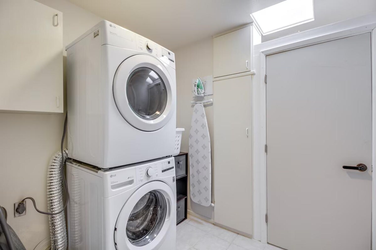 Building Photo - 5026 N Crestridge Dr