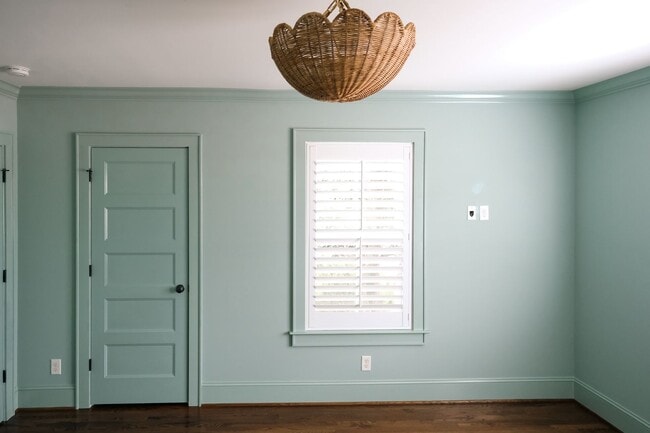 Building Photo - Luxury 4br/3.5ba house