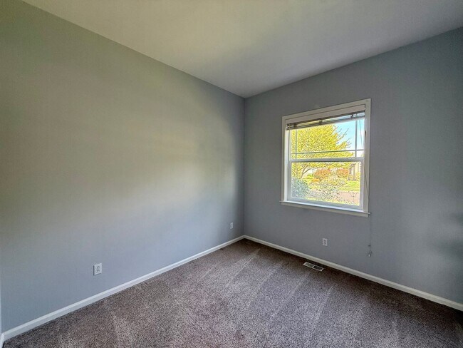 Building Photo - Single Level Cresent Meadows Home