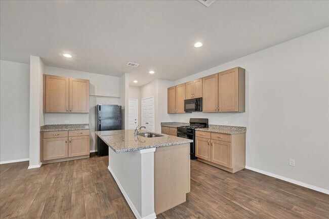 Building Photo - 116 Honeybee Ln