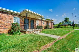 Building Photo - 705 Hall St