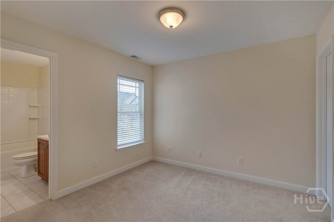 Building Photo - 650 Summer Hill Way