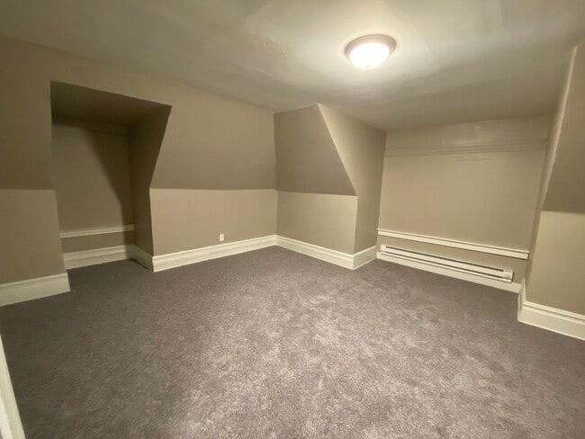 Building Photo - Gorgeous 1 and 2 bedroom apartments for re...