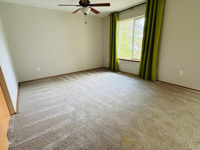 Building Photo - 5330 Larrabee Way