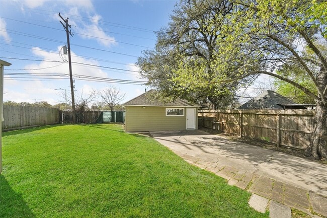 Building Photo - 4502 Rockwood Dr