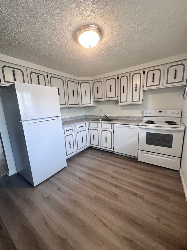 Building Photo - Looking for 2BR apartment in Beaver, PA? Secure this place now!