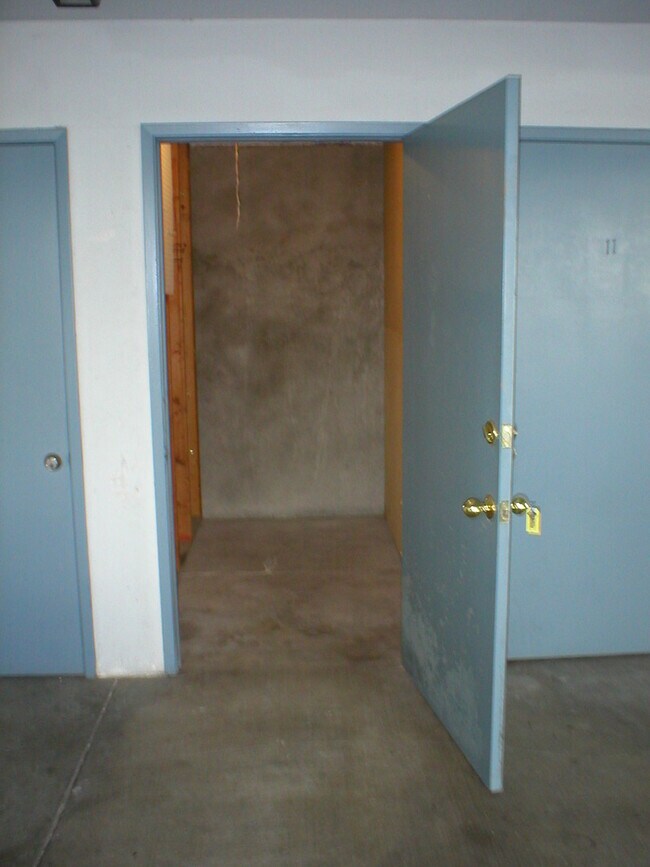 Building Photo - 1122 Eureka-14