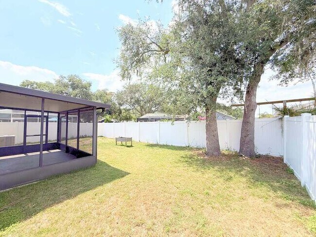 Building Photo - 1118 Hardwood Dr