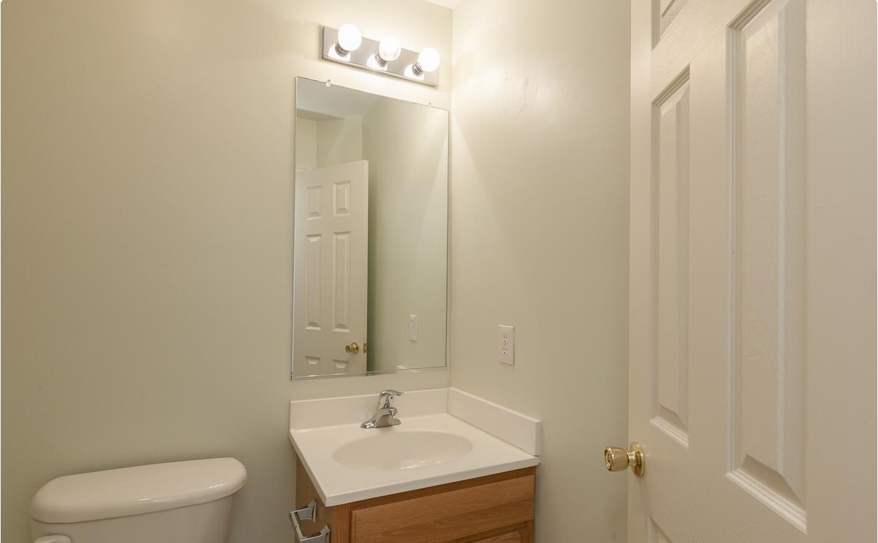 Building Photo - 106 Sir Washington St