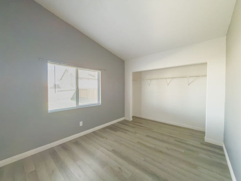 Building Photo - 8959 Wedgewood Ct