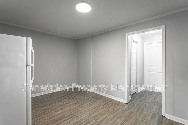 Building Photo - 112 Van Cleve St