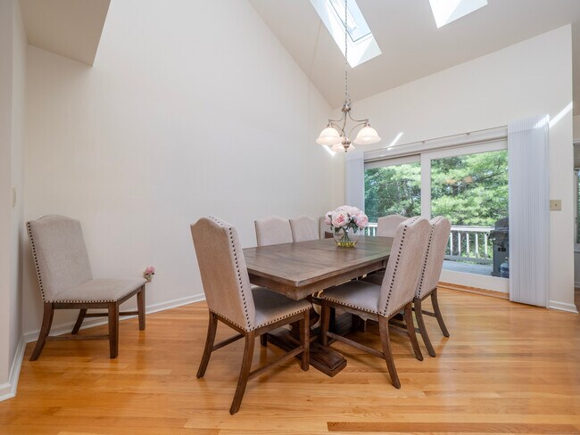 Building Photo - 12 Boulevard Dr