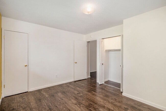 Building Photo - Spacious 2 bedroom home in the heart of Ha...