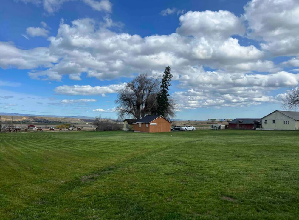 Building Photo - 810 Watt Canyon Rd