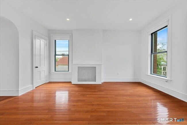 Building Photo - 48 Trumbull St