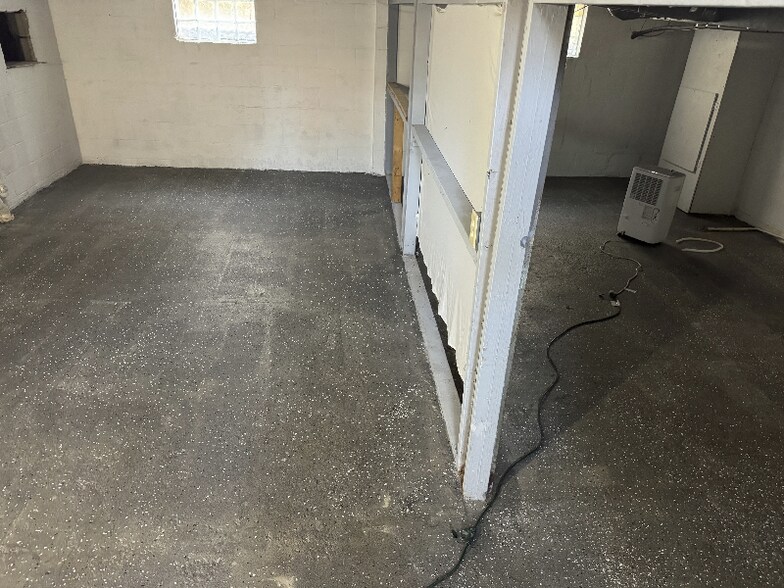 Building Photo - 1596 S Champion Ave