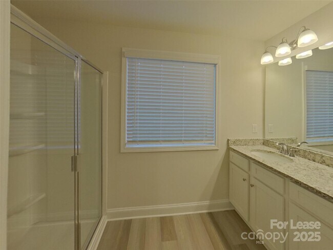 Building Photo - 137 Queenshall Rd