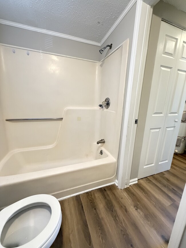 Building Photo - 919 N Walnut St