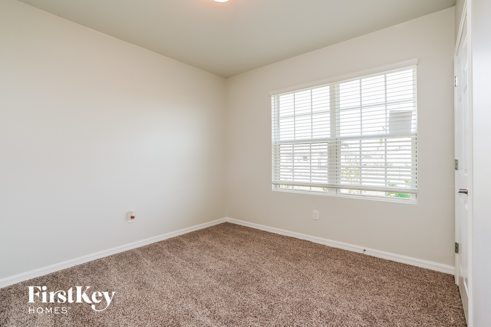 Building Photo - 2711 SW 9th Ave