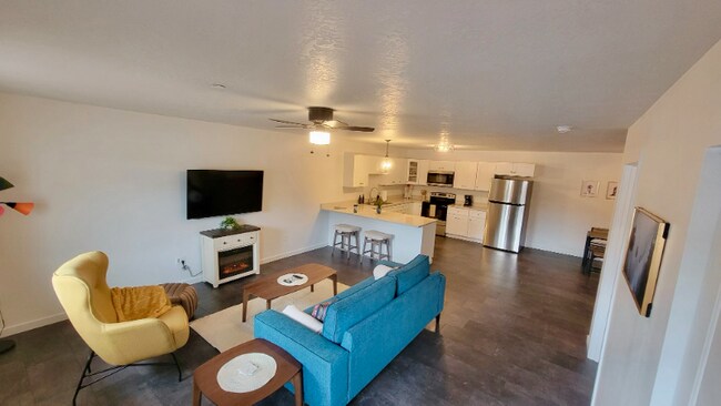 Building Photo - 140 Railroad Ave