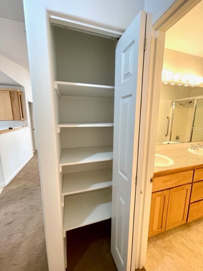 Building Photo - Fawn Run Duplex - 00000-FAWN-00