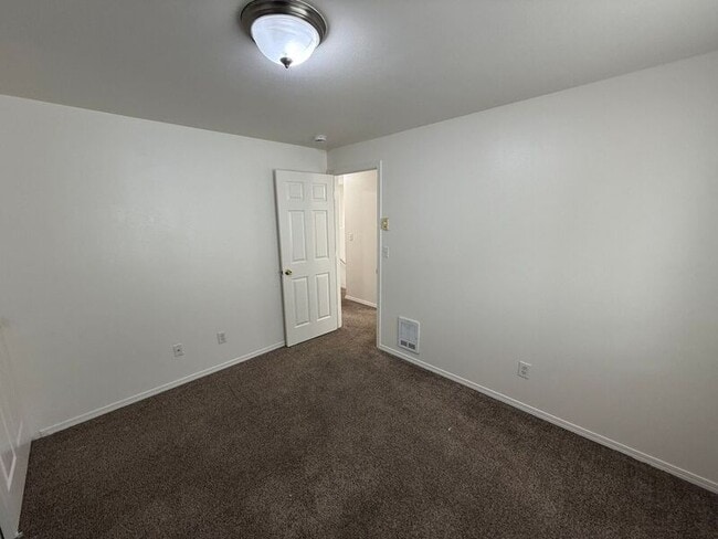 Building Photo - 4342 Ward Pl NE