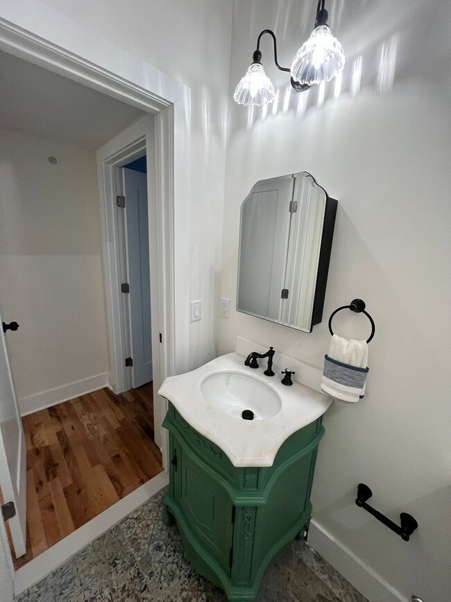 Building Photo - 106 E Broad St