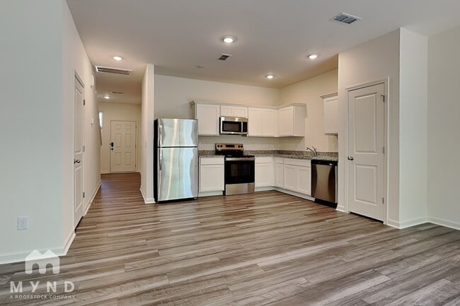 Building Photo - 3015 Fulong Dr
