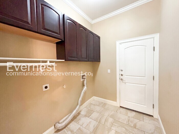 Building Photo - 21208 Oak Dale Dr