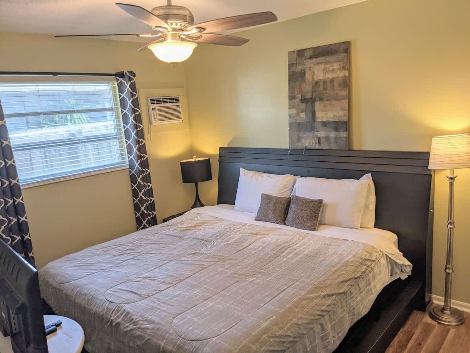 Building Photo - 2225 NE 14th Ave