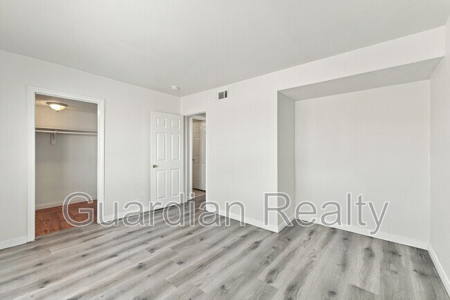 Building Photo - 4248 Tara Ave