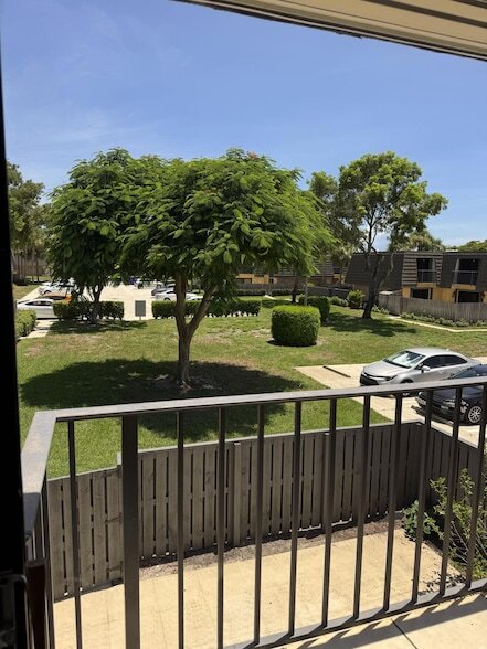 Building Photo - 915 9th Way