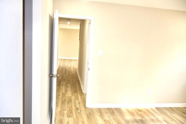 Building Photo - 147 Deacon Rd